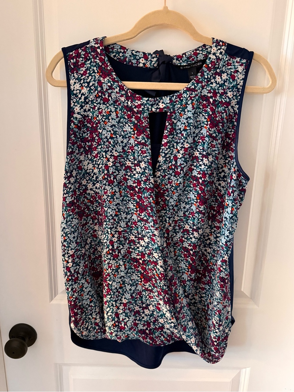 Sleeveless flowered keyhole shirt